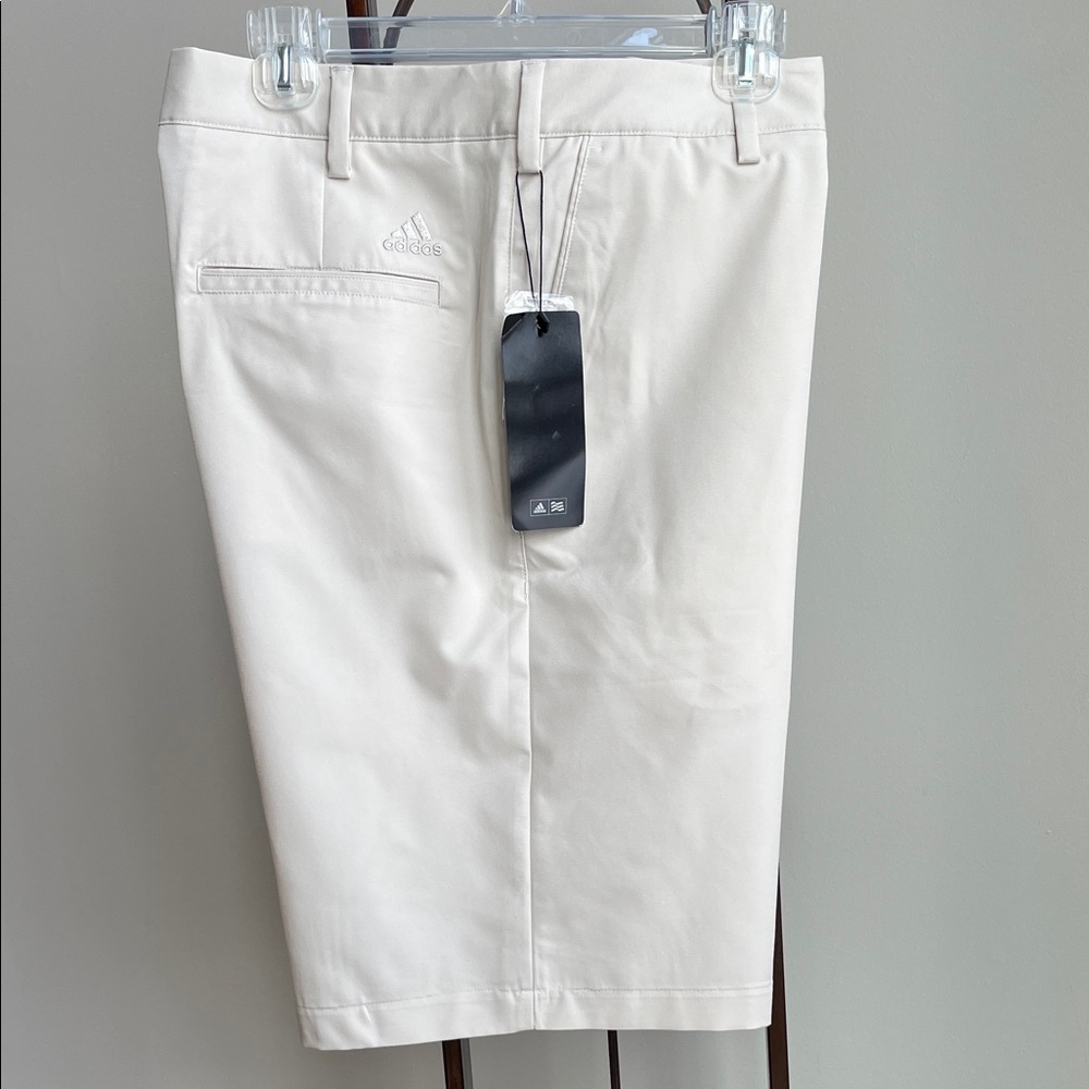 Adidas Flat Front Shorts Performance Stretch Lightweight Fabric‎ Golf Flat Front